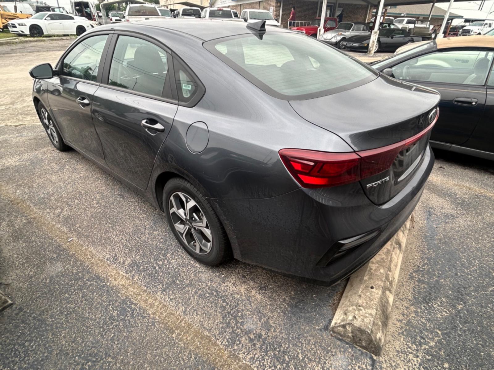 2021 Grey Kia Forte (3KPF24AD5ME) , located at 1687 Business 35 S, New Braunfels, TX, 78130, (830) 625-7159, 29.655487, -98.051491 - Photo #7